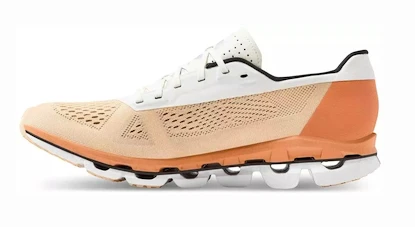 Dames hardloopschoenen On Cloudboom Savannah/White